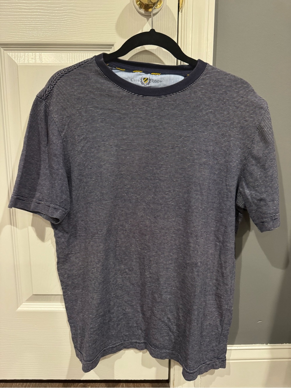 Club Room Men's Navy and White Micro-Stripe Crew Neck Tee